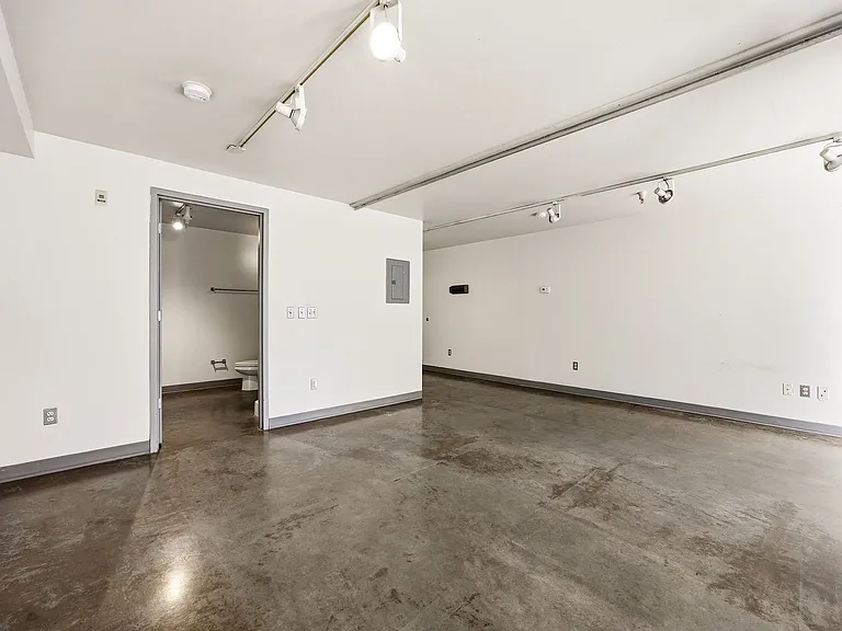Whiteway Apartments — Photo 11