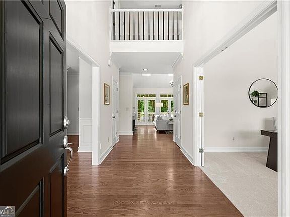 3rd image of 3600 Goldenrod Dr