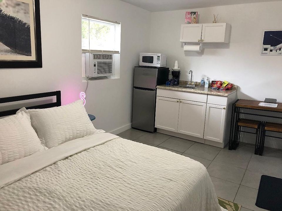 2nd image of 2963 SW 24th St #1