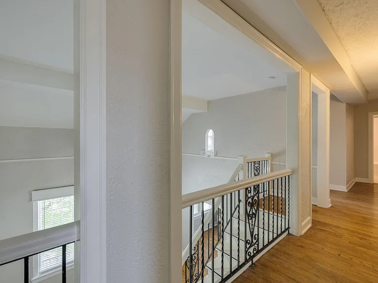 2516 N Hudson Ave #201 — Photo 7