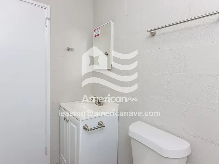 1141890_014_powder_room_13905309.jpg