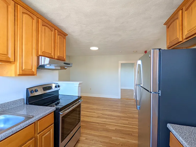 402 Highland Ave #20 — Photo 6