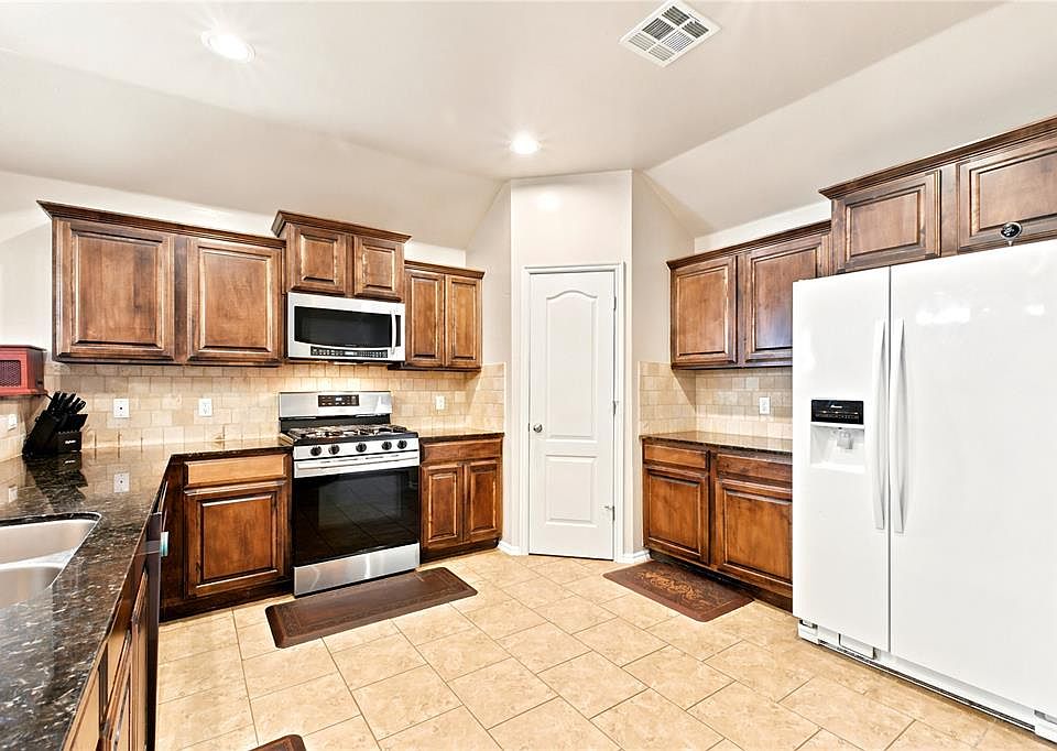 1st image of 19501 Vista Ave