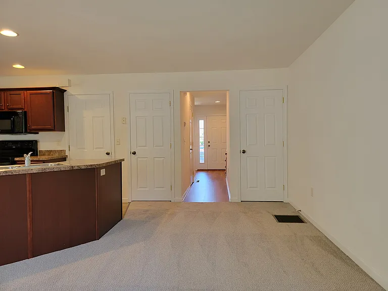 402 Mount Olive Ln — Photo 5