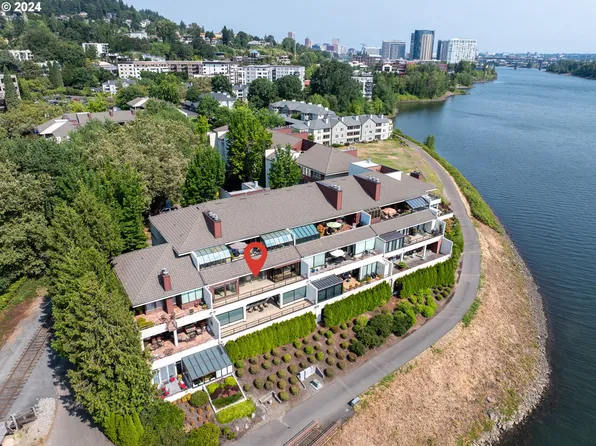 5300 S Landing Square Dr Unit 20-A, Portland, OR 97239