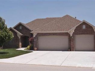 624 N Maplewood Hills Rd, Nixa, MO 65714