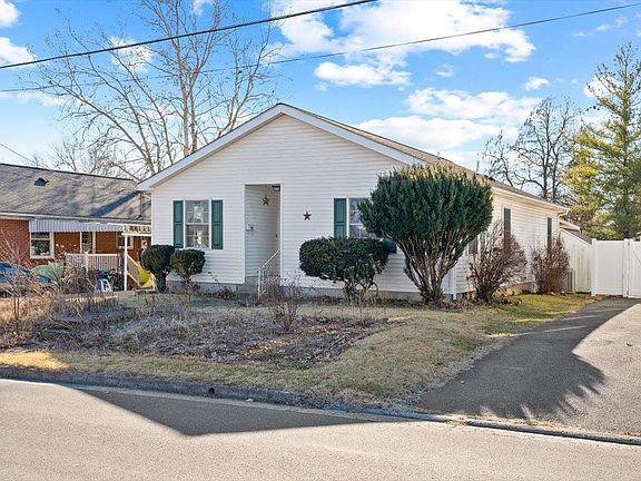 2nd image of 413 Neyland Dr