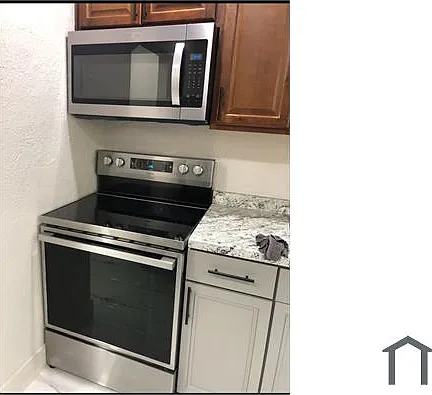 6740 NW 6th Ct — Photo 4