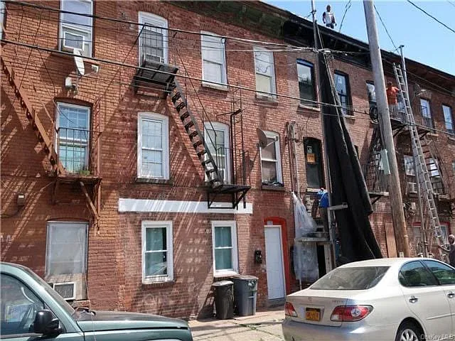137 William St #3 — Photo 1