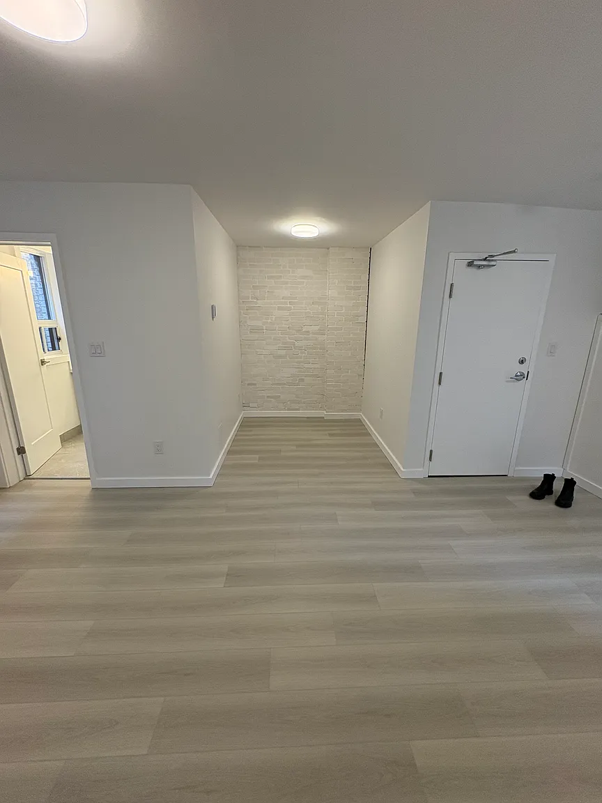 3295 Yonge St photo 1