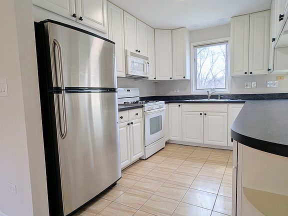 5th image of 709 W Kenilworth Ave