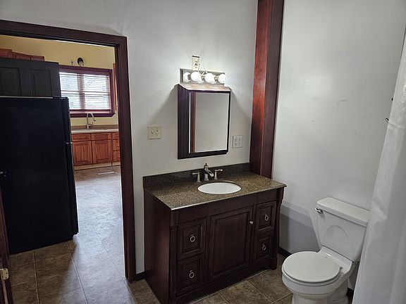 5th image of 943 6th St