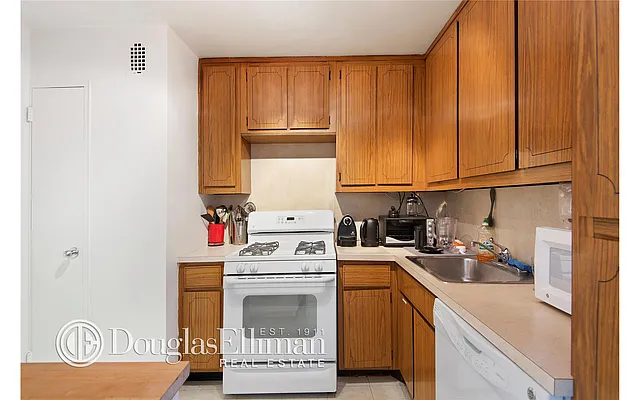 Rented by Douglas Elliman | media 18