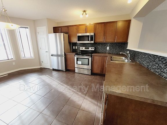 2nd image of 7025 21a Ave SW