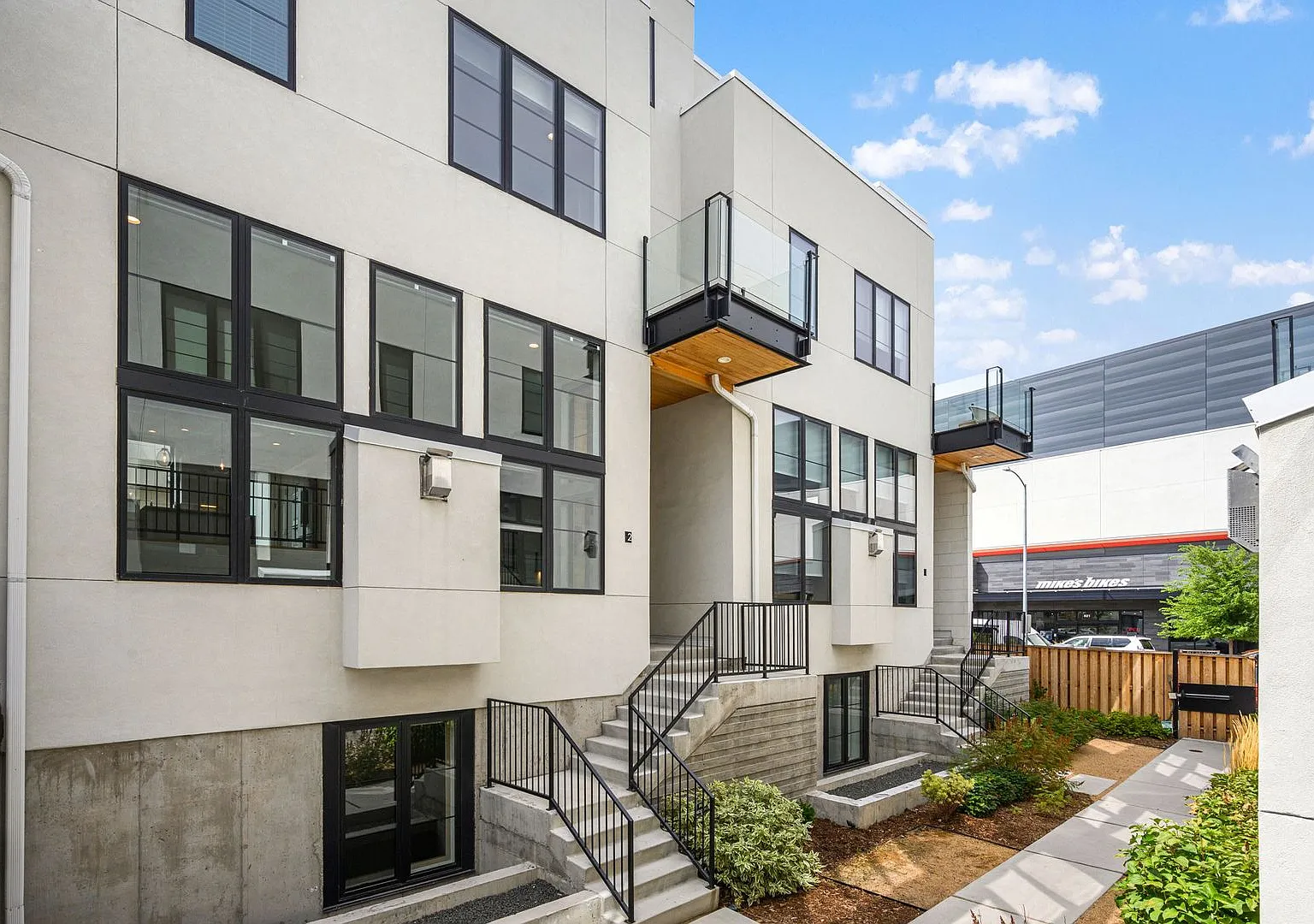 Lux 3bd, 5ba Townhome Near Cherry Creek, Congress Park, And City Park — Photo 1