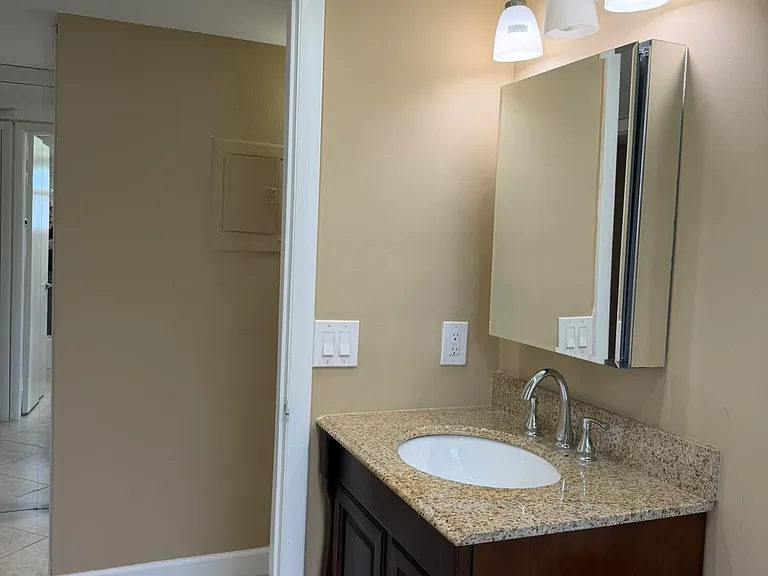 119 Burgundy Dr #C — Photo 10