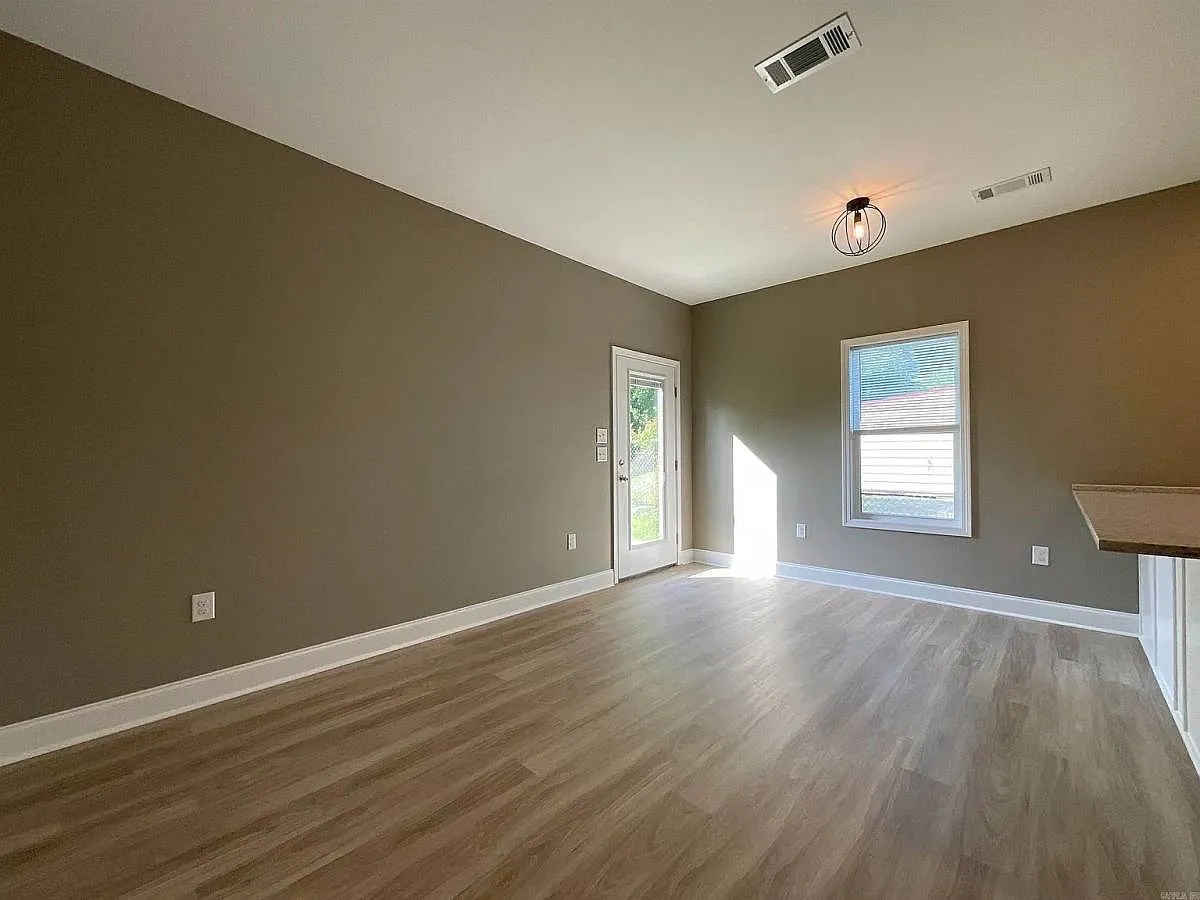 409 E Center St in Jacksonville, AR 72076 — Photo 4