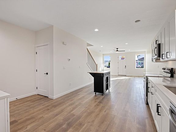 5th image of 717 E Lacrosse Ave #1