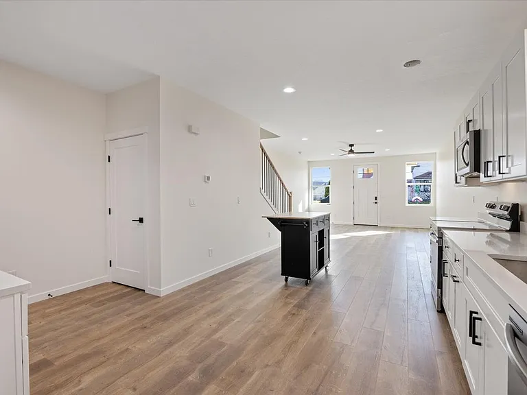 717 E Lacrosse Ave #1 — Photo 5