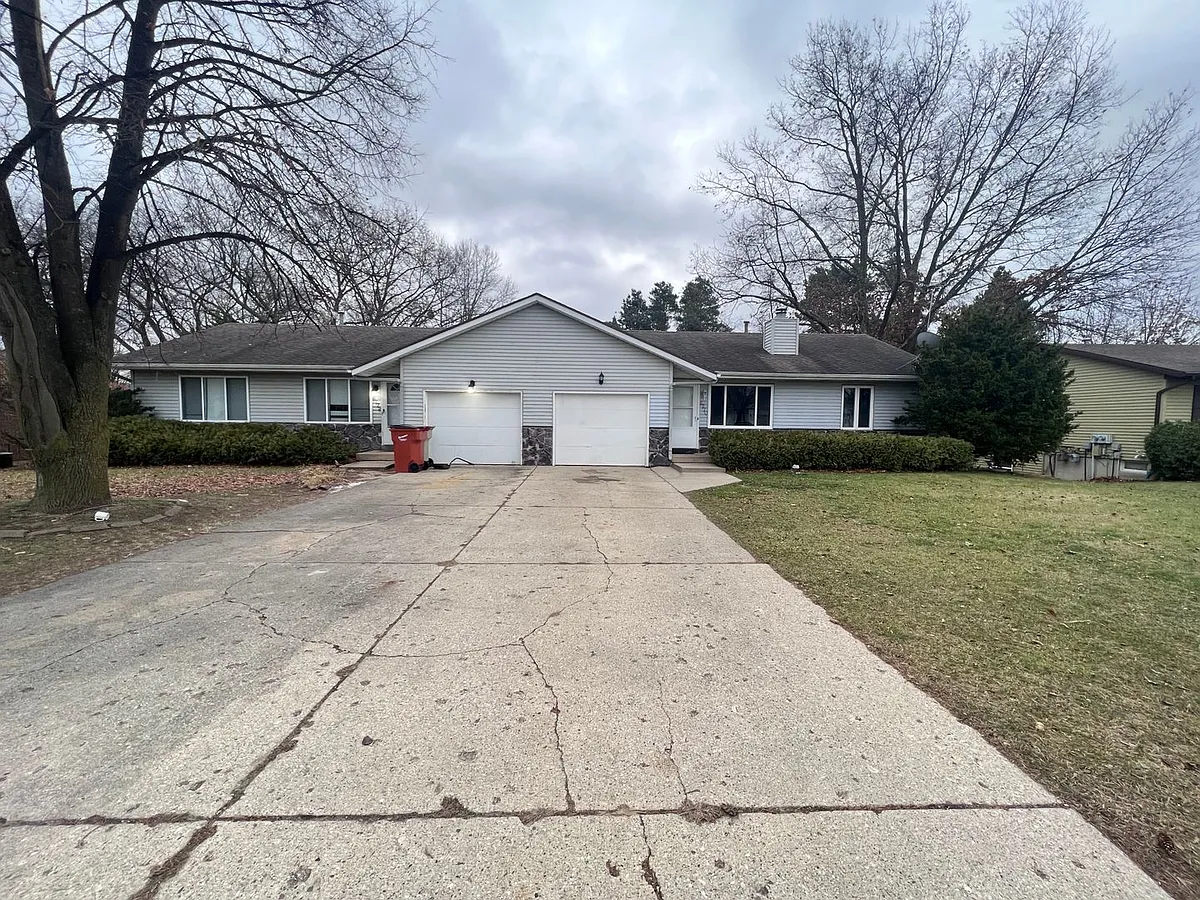 Building Photo - 6770 Pleasantview St NE