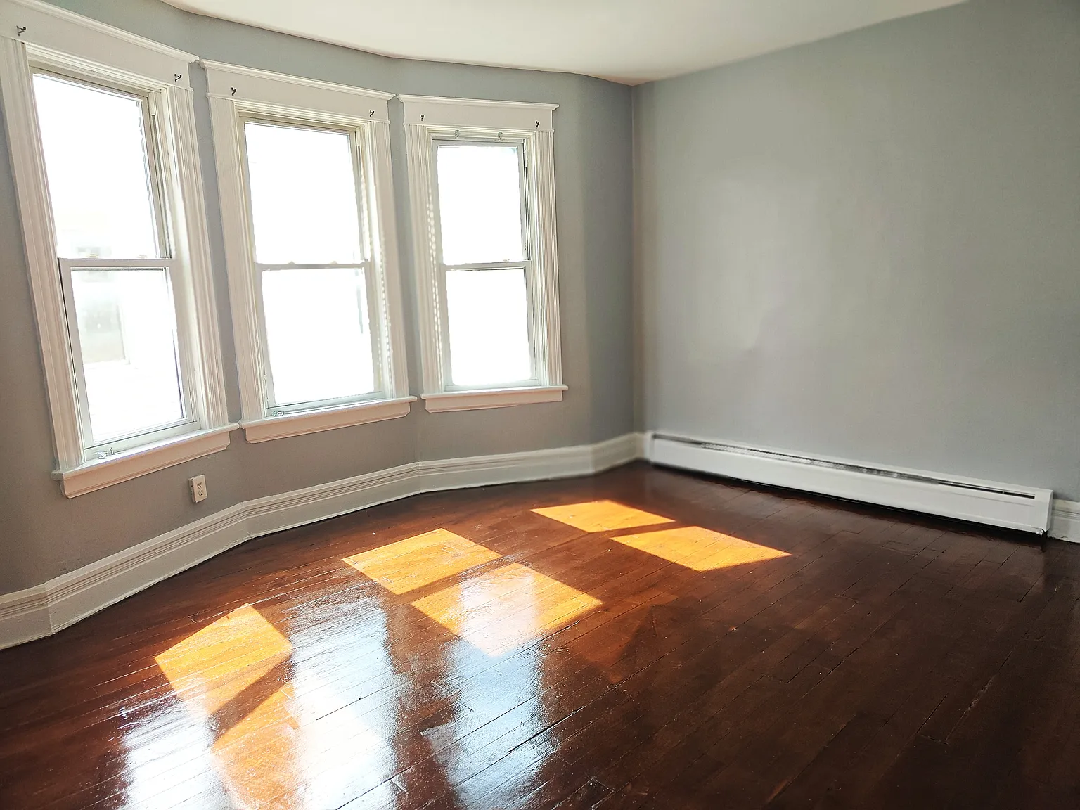 3 bed, 1136 sqft, $2,400 — Photo 4