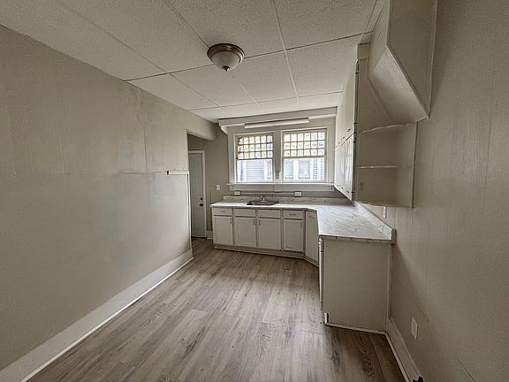 5th image of 14 E 6th Ave #1