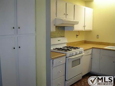 3rd image of 11834 Gilmore St Unit 13