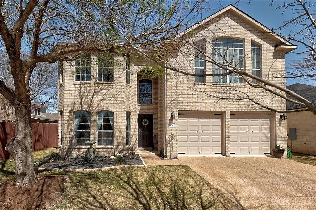 4 bed, 2.5 bath, 3173 sqft, $2,495 — Photo 1