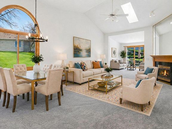 3rd image of 2885 Jordan Dr