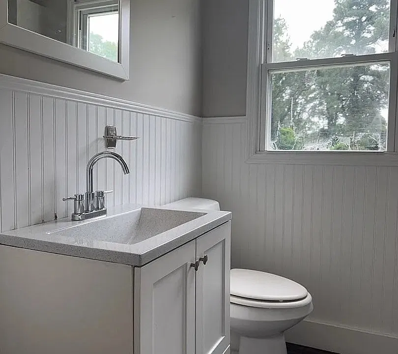3 Bedroom 1 Bathroom Home — Photo 4