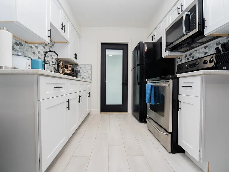 1109 E South St — Photo 18