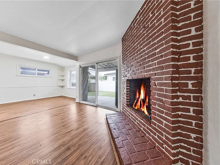 6943 Nagle Ave — Photo 13