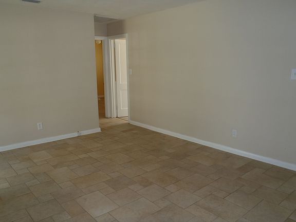 4th image of 3014 N Adams St