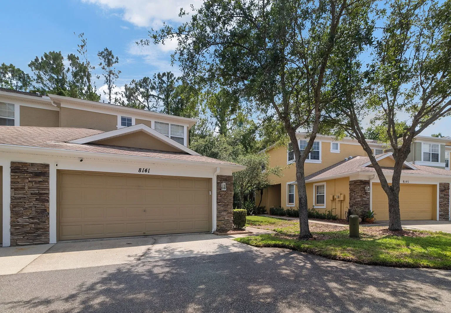 3 bed, 2.5 bath, 1587 sqft, $2,500 — Photo 2
