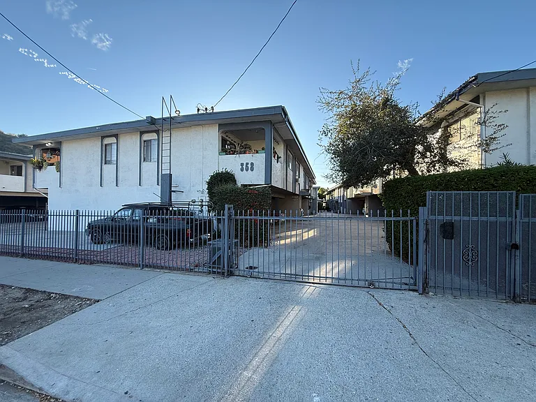 358 Leslie Way #4 — Photo 11