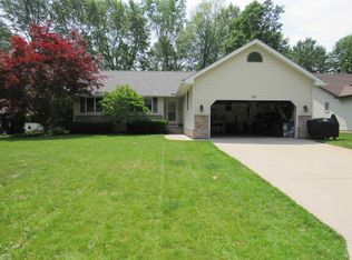 321 Forest Ln, Marysville, MI