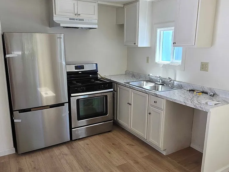 639 Whiting St — Photo 10