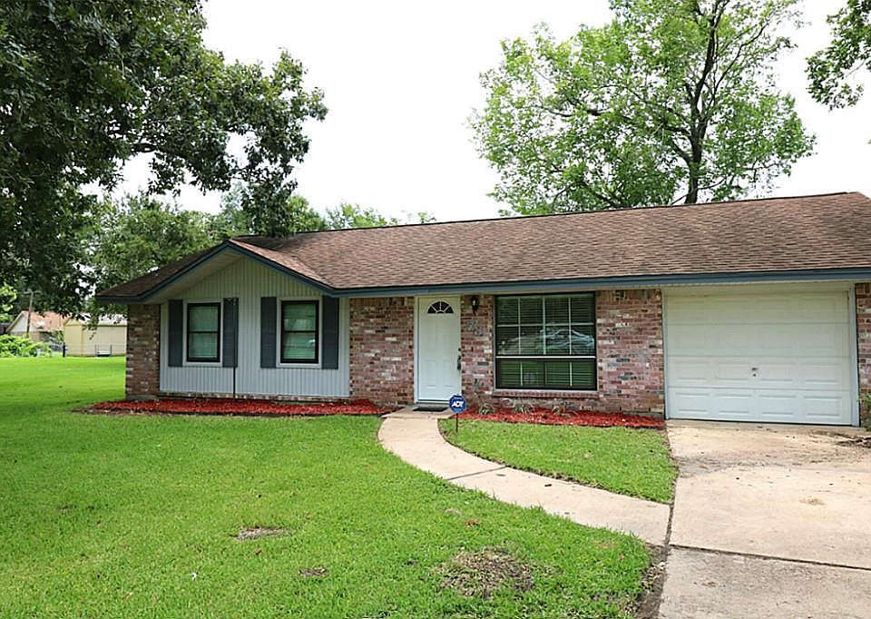 1st image of 73 Lazy Oak Ct