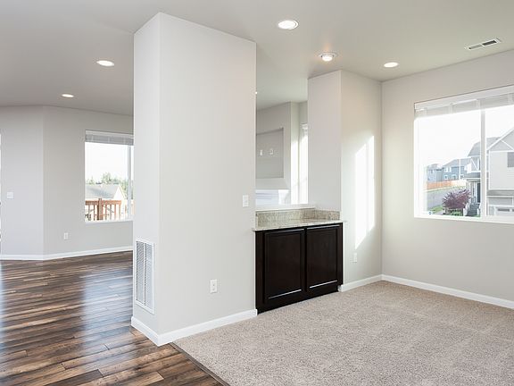 Sitting room with dry bar