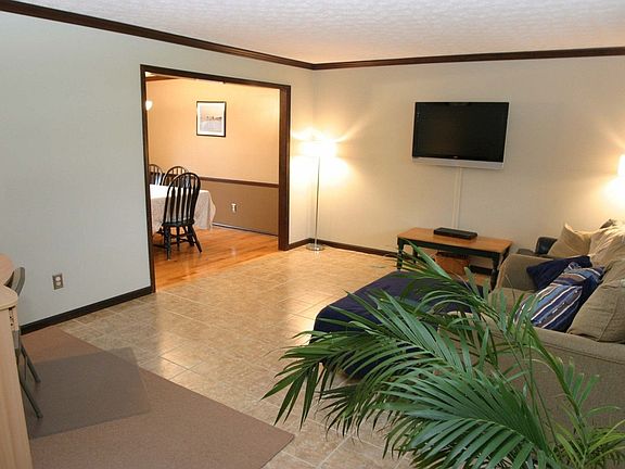 Formal Living / Den