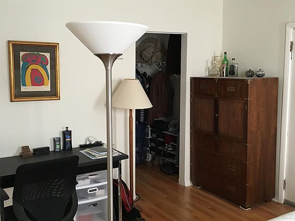 2nd image of 3226 N Kenmore Ave APT 2F