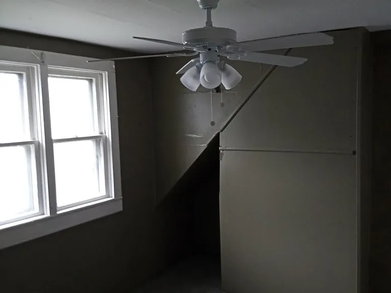 213 Grote St — Photo 14