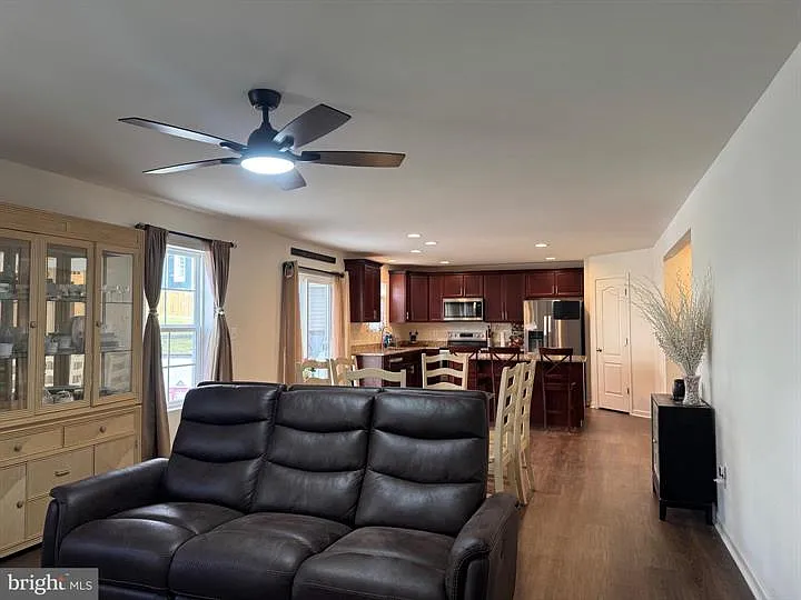 257 Stager Ave — Photo 4