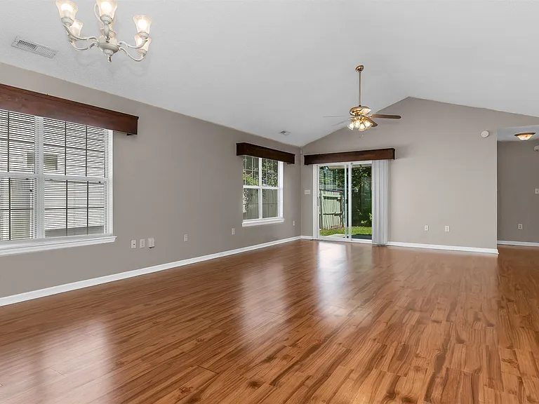 112 Dusty Trail Ln — Photo 6