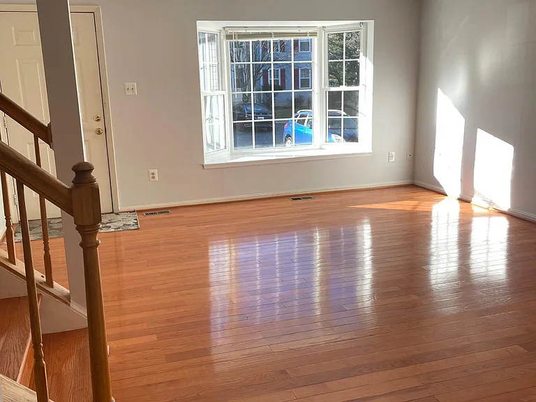 10513 Smithy Ct — Photo 2