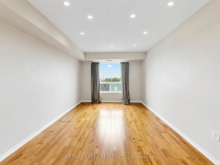 28 Pemberton Ave #706 — Photo 16