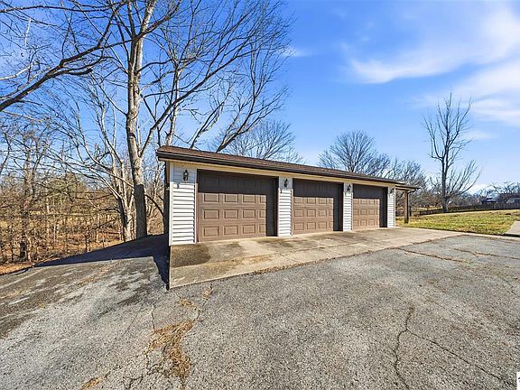 5th image of 4262 Shepherdsville Rd