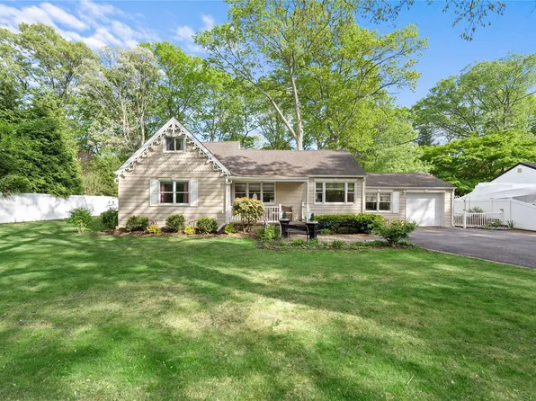 10 Lynch Lane, Smithtown, NY 11787