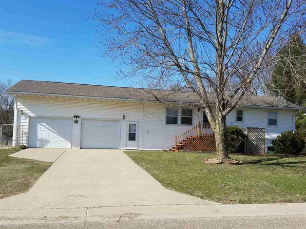 405 Woodland Dr, Hazleton, IA 50641