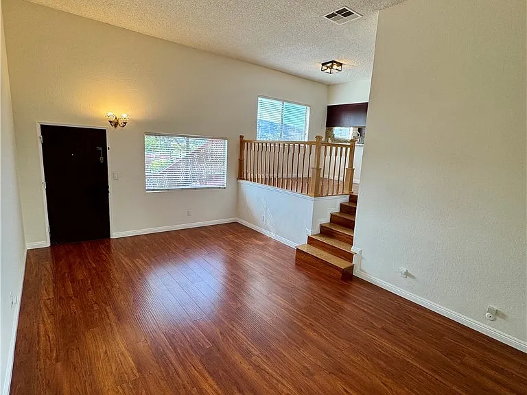 1523 E Windsor Rd #105B — Photo 2